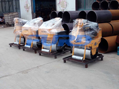 福瑞得機(jī)械5臺(tái)壓路機(jī)，一臺(tái)混凝土整平機(jī)及時(shí)發(fā)貨