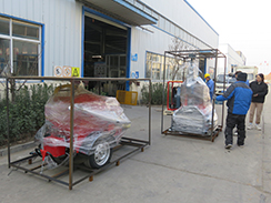 福瑞得機械1臺灌縫機，1臺移動燈車，一臺馬路吹風機打包裝柜出口新加坡